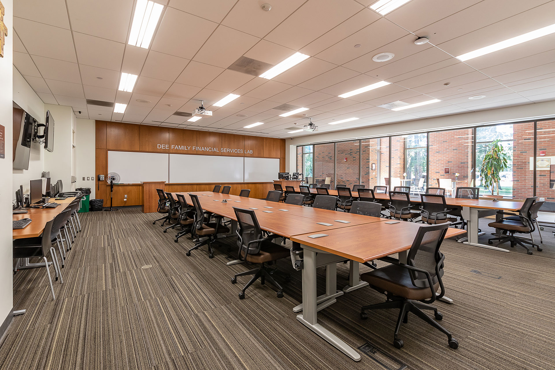 Dee Financial Services Lab | Conference Room Rentals | Corporate Conference Venues | Small Event Spaces
